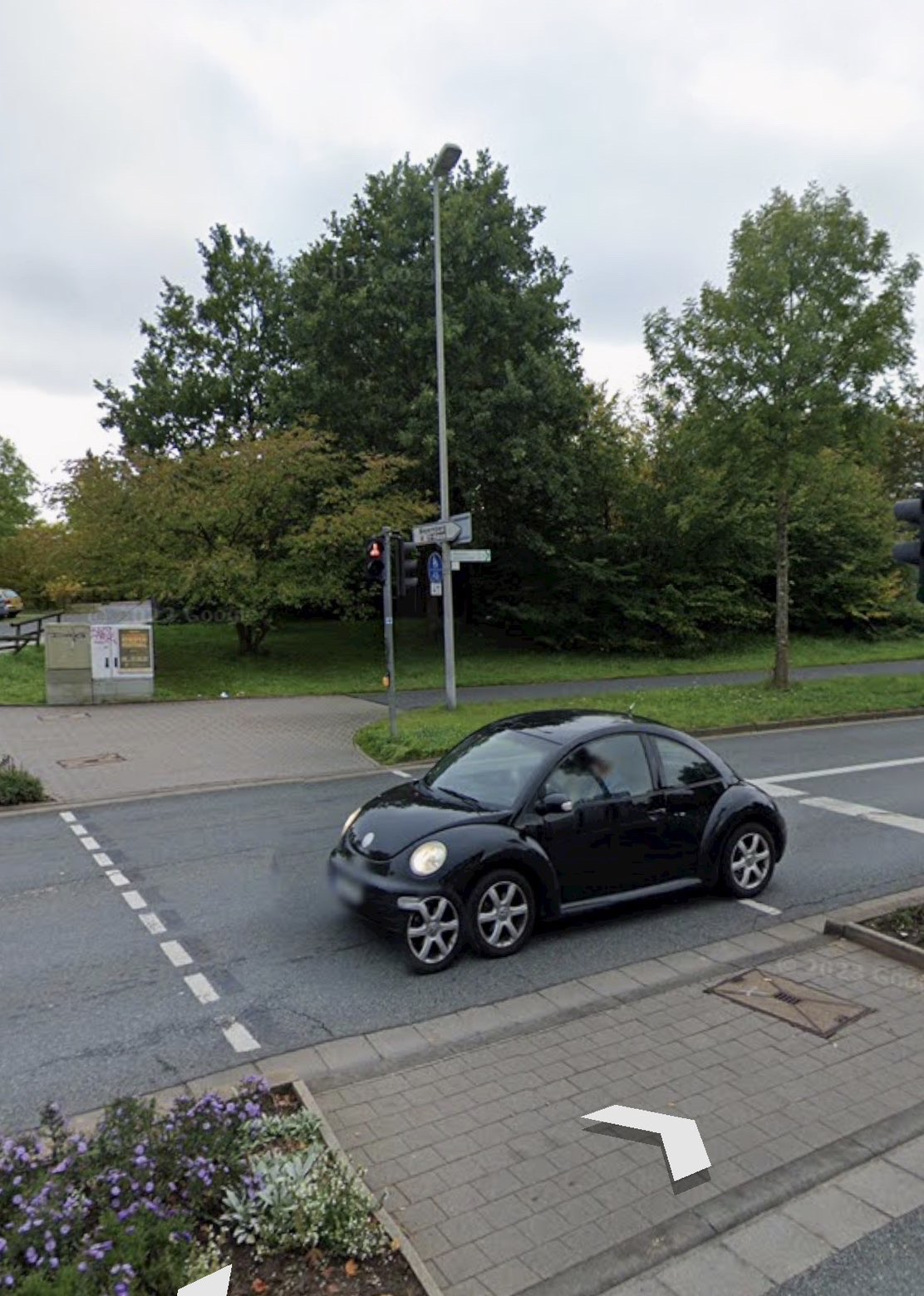 schwer erreichbarer Anforderungstaster für Rollstuhlfahrer