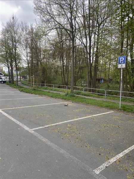 schwer erreichbarer Anforderungstaster für Rollstuhlfahrer